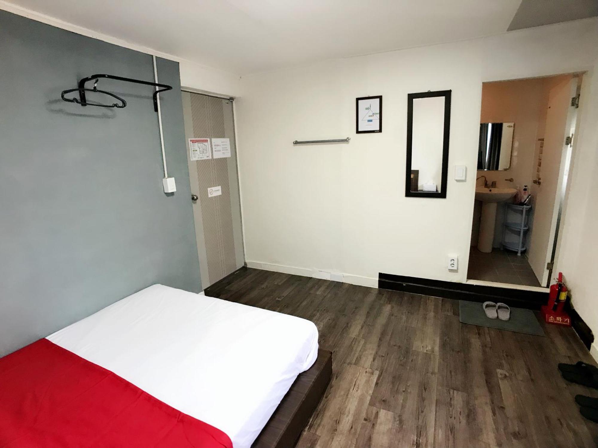 1012 House Namsan Hotel Seoul Room photo