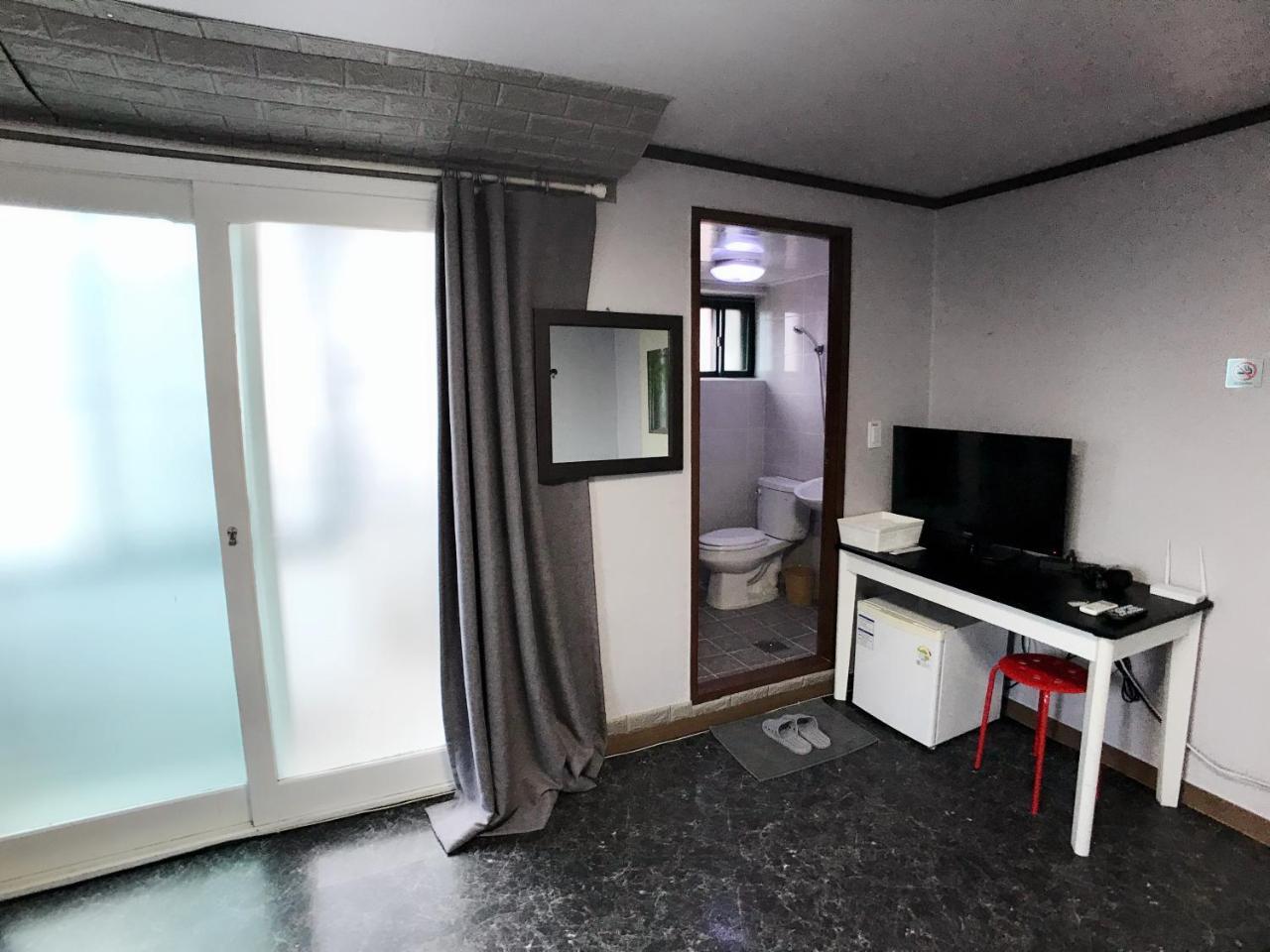 1012 House Namsan Hotel Seoul Exterior photo